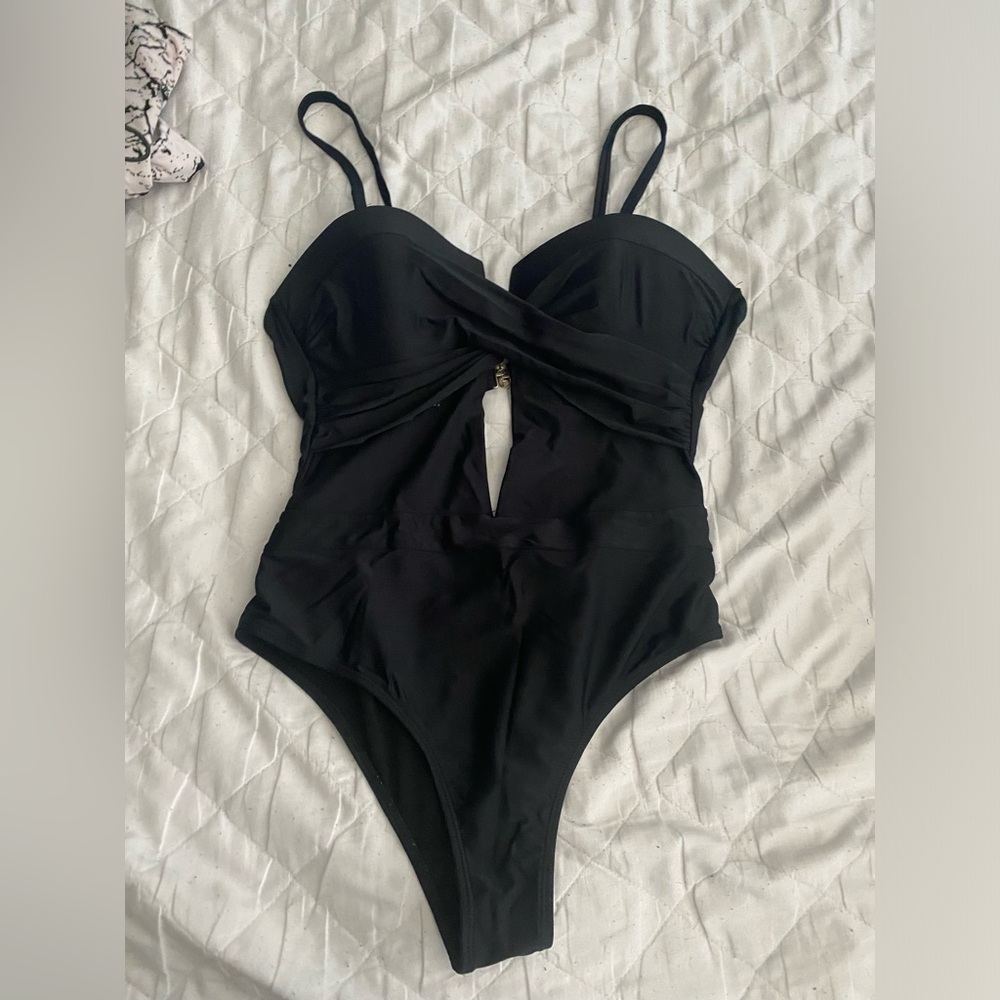 Black twist front one piece